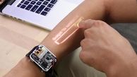این ساعت هوشمند پوست دست را به نمایشگر لمسی تبدیل می کند