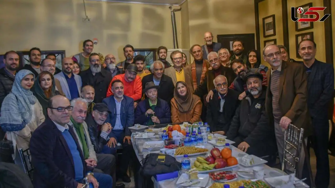 جشن پایان دوره مکتبخانه سنگلج با حضور علی نصیریان برگزار شد / اعلام خبر تصویب «بنیاد تئاتر ملی ایران» در شورای عالی هنر  