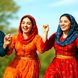 آواز محلی؛ نعیمه نظام دوست غرق آهنگ کردی شد و تو رقص خواننده رو همراهی میکنه