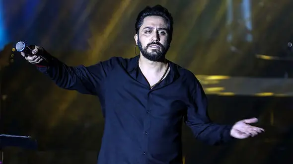 فیلم آواز باشکوه  و عاشقانه  رزوبه بمانی در برنامه کنسرتینو / آهنگ کاش کسی درکش نکنه... !