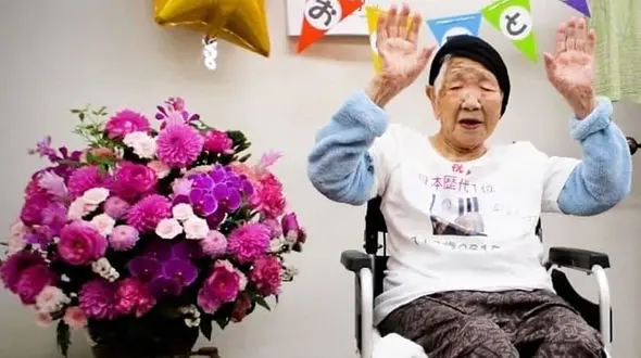 مسن ترین فرد جهان حامل مشعل المپیک شد + عکس