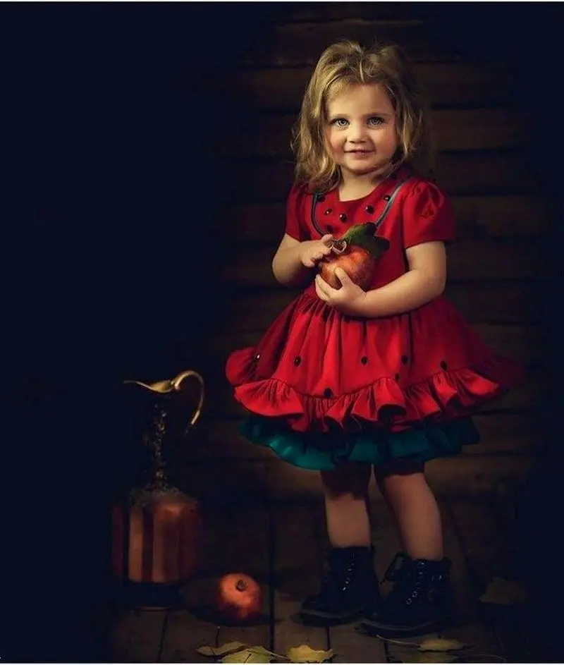 ژست عکس یلدا کودک | ژست عکس شب یلدا 1404 برای کودکان دخترانه و پسرانه آتلیه ای و در خانه