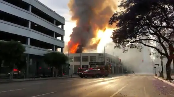 فیلم از تکرار فاجعه  پلاسکو این بار در لس آنجلس + 11 آتش نشان زنده زنده سوختند