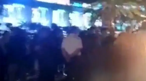 فیلم لحظه تصادف توسان  با 2 زن در کیش