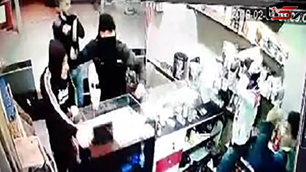 توضیحات پلیس اراک در خصوص کلیپ پخش شده حمله اراذل و اوباش به فروشنده های یک مغازه+تصویر