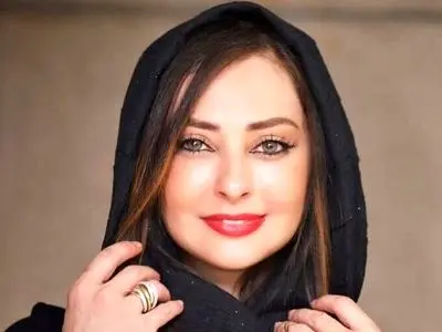 فیلم / نفیسه روشن: اولین خواستگارم عضو تیم ملی فوتبال بود / بین دو نیمه بهم زنگ میزد ... همه  گفتن نه بگو ؛ ... حالا اون ازدواج کرده توی اروپا خوشبخته منم ... 