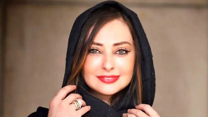 نفیسه روشن: اولین خواستگارم عضو تیم ملی فوتبال بود / بین دو نیمه بهم زنگ میزد ... همه گفتن نه بگو ؛ ... حالا اون ازدواج کرده توی اروپا خوشبخته منم ...