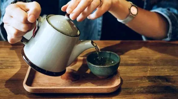 نوشیدنی‌ هایی که شکم را صاف می‌ کنند؛ لیست کامل از بهترین‌ ها