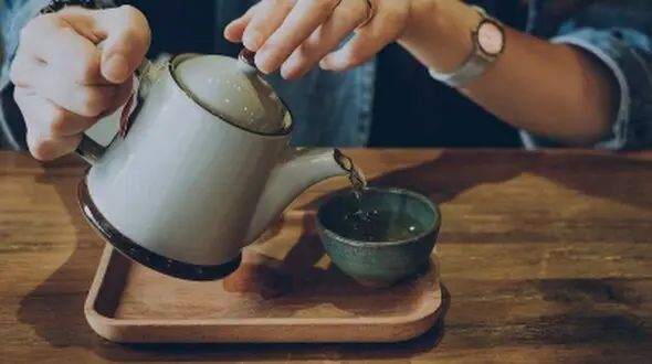 نوشیدنی‌ هایی که شکم را صاف می‌ کنند؛ لیست کامل از بهترین‌ ها