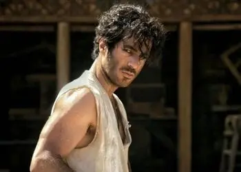 فیلم/ نوید پورفرج رحیم نجار می گوید: چربی بدنم رو به 7 درصد رسوندم؛ خیلی آسیب دیدم وقتی که سکانس بلند کردن کنده رو ضبط میکردیم دستم آسیب جدی دید!