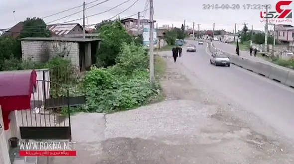 فیلم لحظه برخورد وحشتناک پراید با 3 عابر پیاده در جاده بابل 