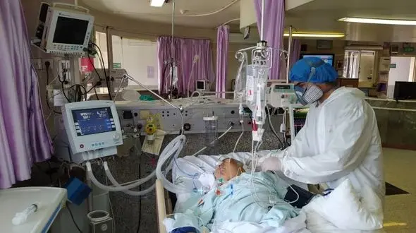 10 پزشک همدانی کرونایی شدند