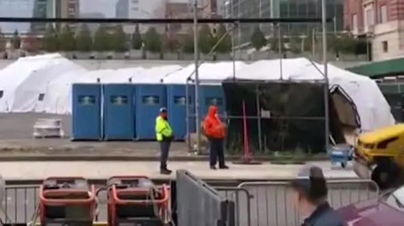 سردخانه سیار برای اجساد قربانیان کرونا در نیویورک + فیلم