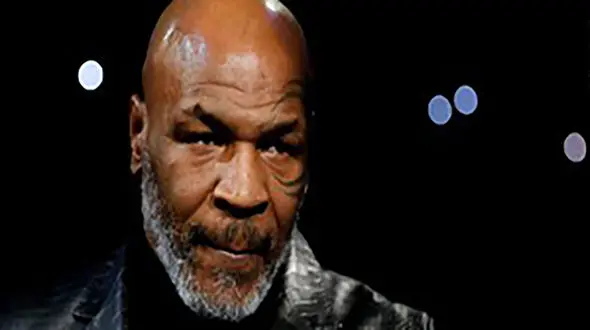 درگیری فوق ستاره بوکس جهان با طرفدارش / سلفی دردسرساز + فیلم