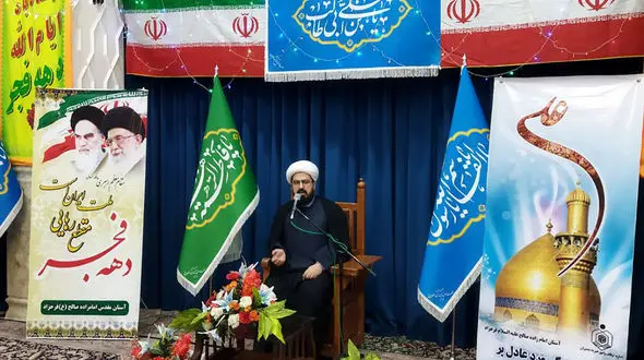 حل مشکلات مردم از نماز اول وقت واجب تر است