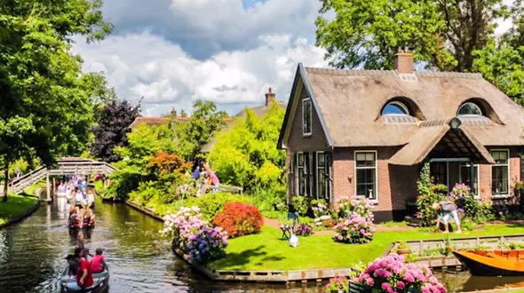 ببینید / زیبایی های روستای گیتورن یا خیتورن هلند + فیلم