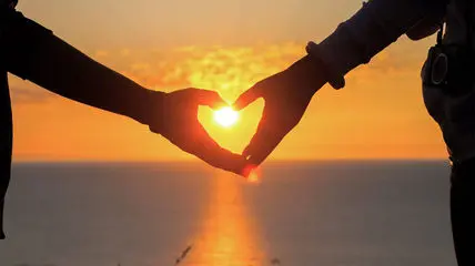 پرچم‌ های صورتی در روابط: علائم هشداردهنده که نباید نادیده بگیرید