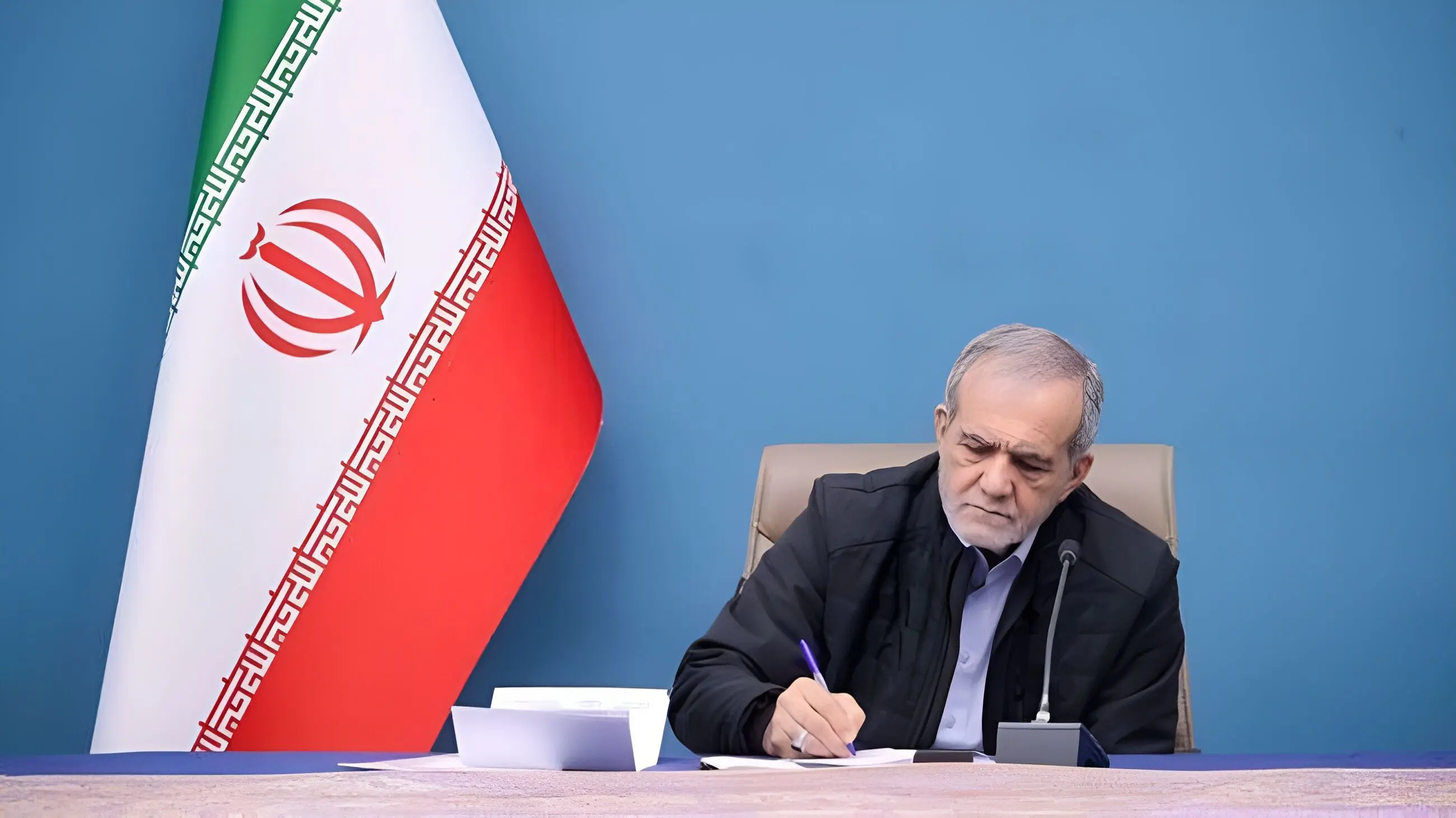 پزشکیان: مشروطه نماد بیداری، آزادی‌ خواهی و قانون‌ مداری ملت ایران است