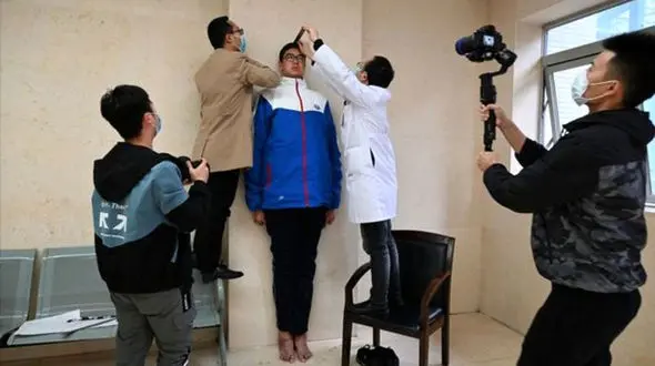 قد بلندترین کودک جهان با ارتفاع ۲متر و ۱۳ سانتی متر +عکس 