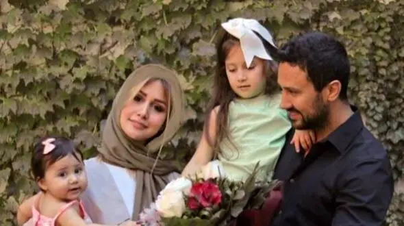 فیلم/ شاهرخ استخری بازیگر و طلافروش بلژیک‌نشین: نمیخوام زنم مشهور بشه نمیخوام بگن اون از من سره؛ پناه بخواد بازیگر بشه من نمیتونم جلوشو بگیرم...