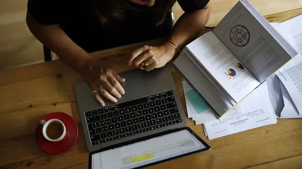 جای خالی قانون کاهش تورم در کشور/ شکل گیری صدهزار شغل با تصویب قانون کاهش تورم در آمریکا/ اقتصاد ایران در خطر جدی