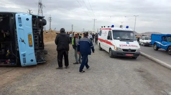 واژگونی اتوبوس در شاهین‌ شهر/15 نفر راهی بیمارستان شدند! 