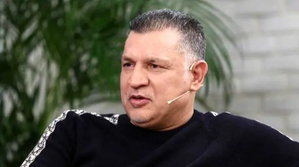 ملاقات خصوصی علی دایی، جواد نکونام و برانکو با سیدحسن خمینی در جماران/ شهریار فوتبال سمت چپ اتاق روی زمین نشسته است+عکس