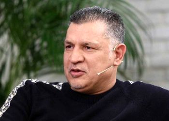 ملاقات خصوصی علی دایی، جواد نکونام و برانکو با سیدحسن خمینی در جماران/ شهریار فوتبال سمت چپ اتاق روی زمین نشسته است+عکس