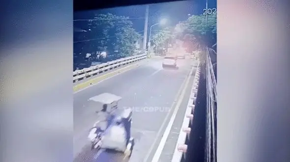 فیلم وحشتناک از  شاخ به شاخ شدن موتور با شاسی بلند / راننده درجا جان داد