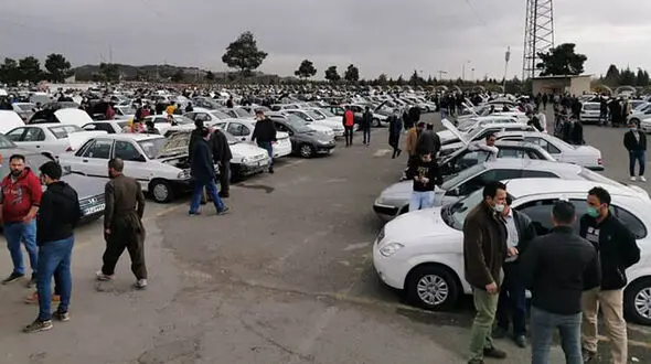 قیمت خودرو در بازار دی ماه / پراید به مرز 190 میلیون تومان رسید