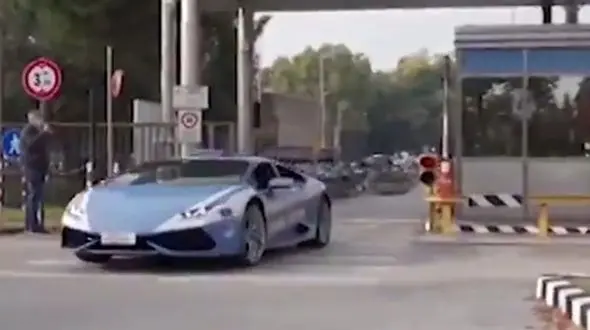 حمل یک عدد کلیه با لامبورگینی لاکچری + فیلم