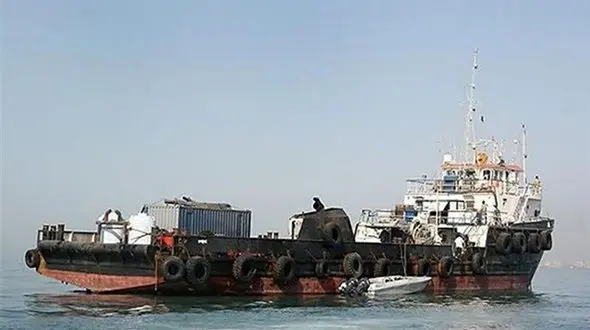 فیلم لحظه به لحظه توقیف لنچ پر از سوخت قاچاق در خلیج فارس 