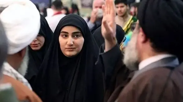 عکس؛ سفر به تاریخ؛ «زینب، دختر سردار سلیمانی» در کنار پدرشوهر لبنانی‌اش؛ سال 1399