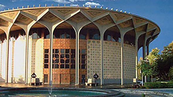 دستگیری خانم کارگردان بخاطر رقص 
گروهی دختر و پسرها در تئاتر شهر + فیلم