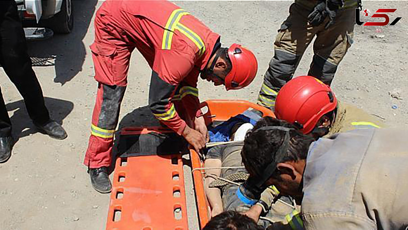 سقوط کارگر مقنی به داخل چاه فاضلاب / در تهران رخ داد + عکس ها 
