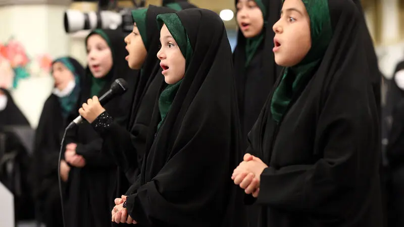 رهبر انقلاب اسلامی در دیدار صدها تن از زنان فرهیخته و فعال کشور
