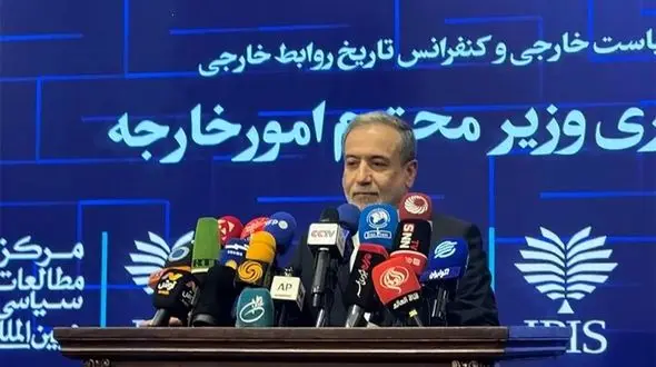 Araghchi: Results of Friday’s Talks Are Under Review / Military Presence in Diplomatic Process Has No Significance