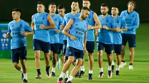 حرکت فوق سمی ستاره آرژانتین در تمرینات + فیلم عجیب