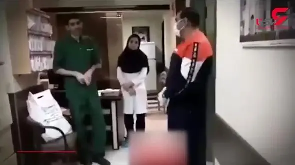 فیلمی از یک پرستار که با پای شکسته به کرونایی ها خدمت می کند