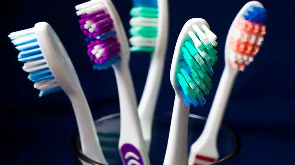 راهکارهای خانگی برای مبارزه با میکروب های مسواک