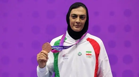 شهربانو منصوریان: من با افتخار مدالم رو تقدیم به رئیس جمهور کردم، در خانواده‌ای ضعیف به دنیا آمدم برای همین به ما می‌گفتند خواهران غریب و...!