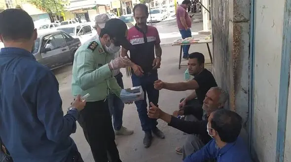 توزیع ماسک و الکل رایگان به مناسبت روز کارگر در آبادان + عکس و فیلم
