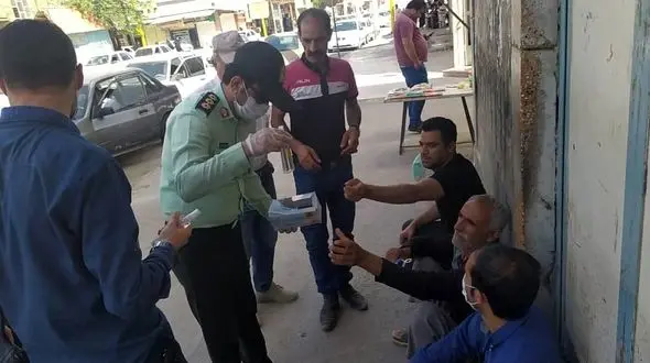 توزیع ماسک و الکل رایگان به مناسبت روز کارگر در آبادان + عکس و فیلم
