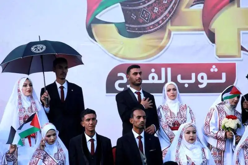 شهر خان‌یونس در جنوب نوار غزه روز سه‌شنبه شاهد برگزاری مراسم عروسی جمعی برای ۵۴ زوج