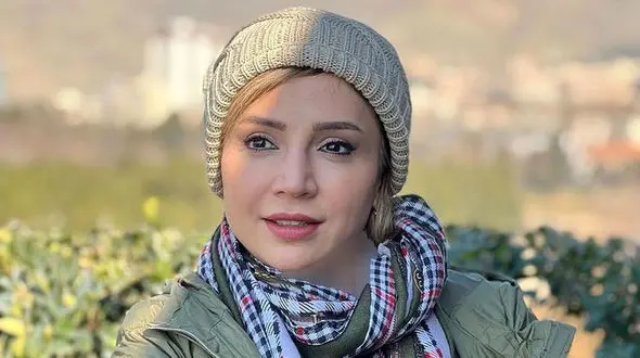 این زن زیبا مادر خانم بازیگر ایرانی است + عکس شباهت حیرت انگیز مادر و دختر !