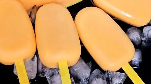 فقط با 2 قلم مواد اقتصادی ترین و خوشمزه ترین  بستنی خونگی رو درست کن / فیلم