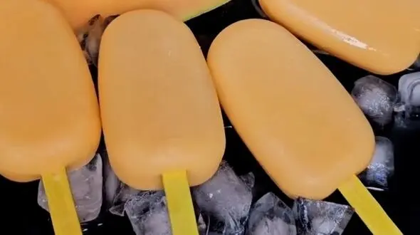 فقط با 2 قلم مواد اقتصادی ترین و خوشمزه ترین  بستنی خونگی رو درست کن / فیلم