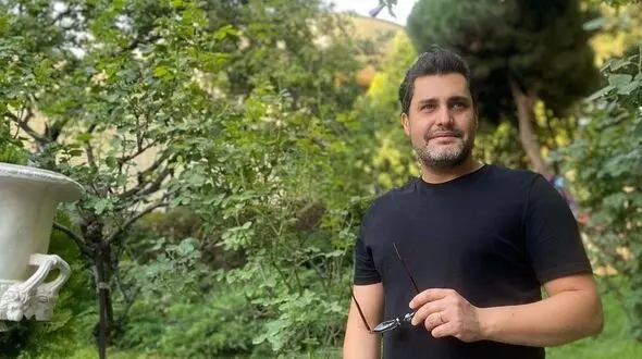 استایل جذاب و خاص امیرمحمد زند/ وقتی با یکی داری حرف میزنی و ...+ عکس