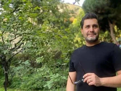 استایل جذاب و خاص امیرمحمد زند/ وقتی با یکی داری حرف میزنی و ...+ عکس