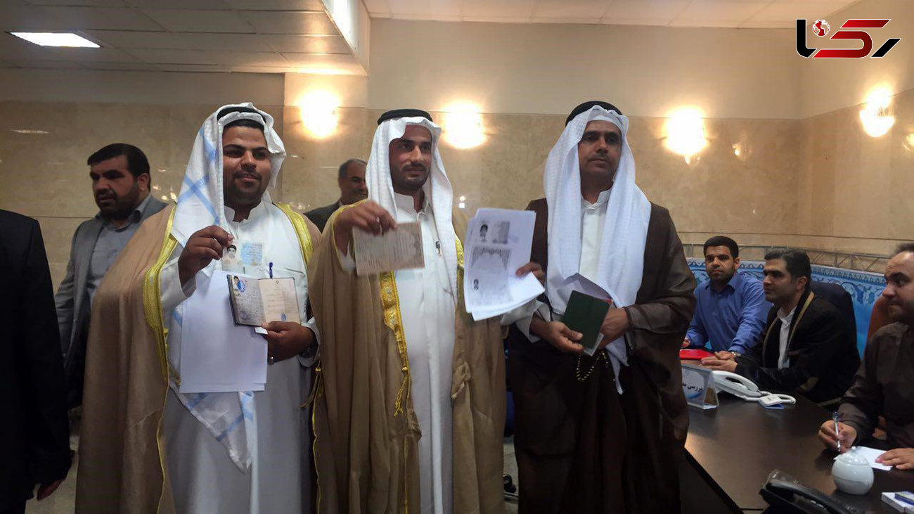 سه مرد عرب با لباس عربی در انتخابات ثبت نام کردند+عکس